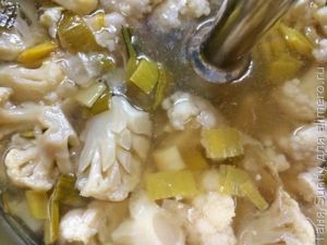 Суп-пюре из цветной капусты и лука-порея