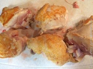 Тушеная курица в беконе и горчице