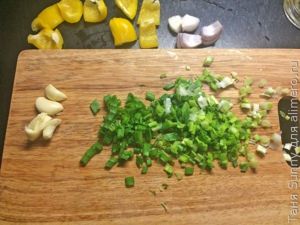 Тушеная курица в беконе и горчице