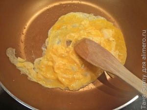 Тушеная курица в беконе и горчице