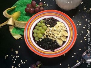 Овсянка на воде здоровая с фруктами
