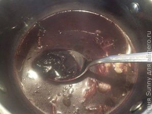 Утиная грудка с соусом из красного вина и черной смородины