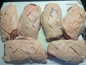 Утиная грудка с соусом из красного вина и черной смородины