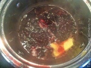 Утиная грудка с соусом из красного вина и черной смородины