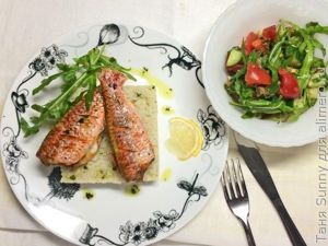 Барабулька жареная на рисе с цветной капустой