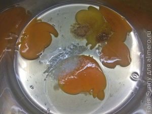 Быстрые блинчики с соусом из айвы
