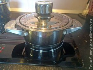 Быстрые блинчики с соусом из айвы