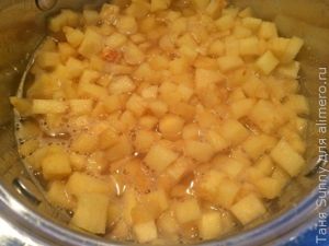 Быстрые блинчики с соусом из айвы