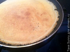 Быстрые блинчики с соусом из айвы