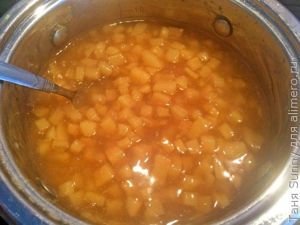 Быстрые блинчики с соусом из айвы
