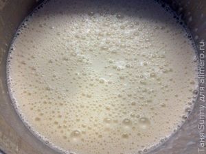 Быстрые блинчики с соусом из айвы