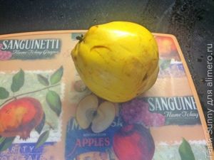 Быстрые блинчики с соусом из айвы