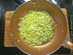 Кабачок, фаршированный крабом