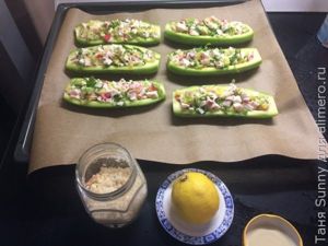 Кабачок, фаршированный крабом