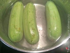 Кабачок, фаршированный крабом