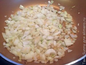 Мясной рулет с беконом и карамелизированным луком