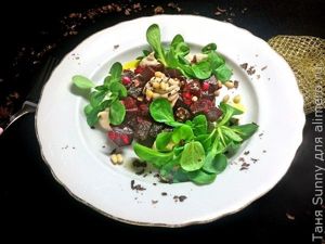 Салат из свёклы с орехами