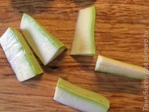 Салат на обед из вчерашней курицы с рисом Салат на обед из вчерашней курицы с рисом