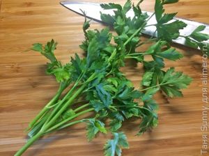 Салат на обед из вчерашней курицы с рисом