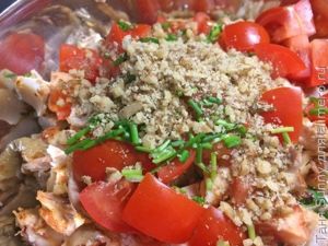 Салат на обед из вчерашней курицы с рисом