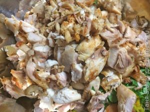 Салат на обед из вчерашней курицы с рисом
