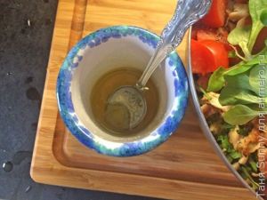 Салат на обед из вчерашней курицы с рисом