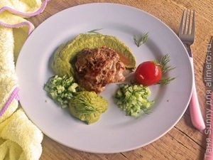 Отбивная из телятины с пюре из зелёного горошка