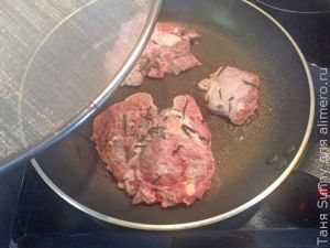 Отбивная из телятины с пюре из зелёного горошка
