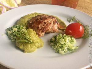 Телячья отбивная с пюре из зелёного горошка