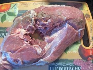 Отбивная из телятины с пюре из зелёного горошка