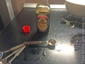 Салат с фунчозой, водорослями и крабовыми палочками