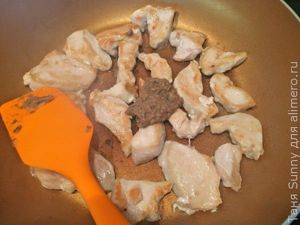 Паста с курицей в сливочном соусе