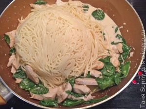 Паста с курицей в сливочном соусе