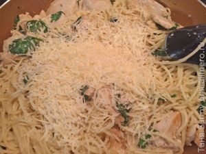 Паста с курицей в сливочном соусе