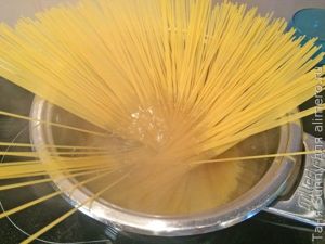 Паста с курицей в сливочном соусе