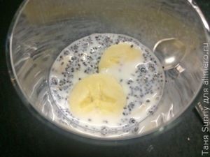 Манный пудинг с чиа, бананом и айвой