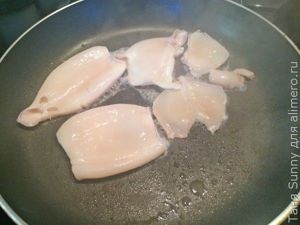 Паста с кальмарами в соусе из белого вина