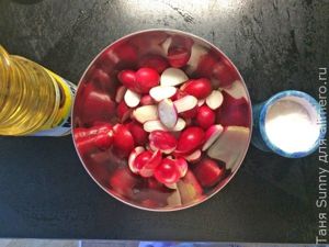 Горячий салат из редиса