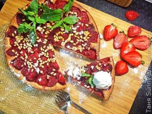 Пирог с клубникой