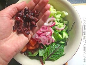 Зелёный салат с курицей