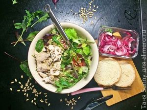 Зелёный салат с курицей