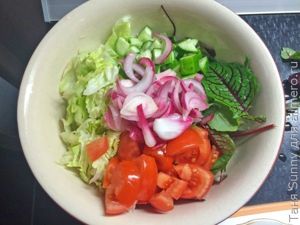 Зелёный салат с курицей