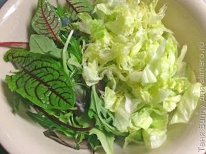 Зелёный салат с курицей