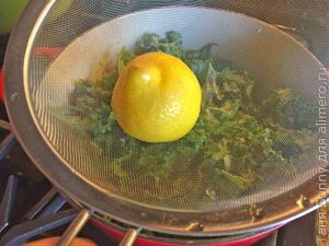 Кейл в ореховом соусе с рисом