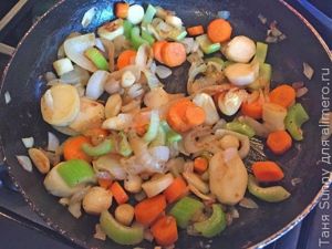 Кейл в ореховом соусе с рисом