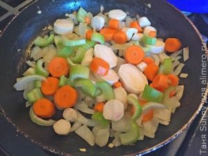 Кейл в ореховом соусе с рисом