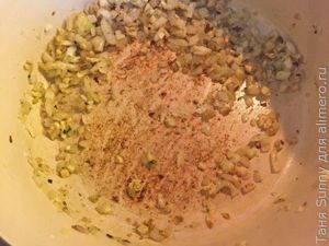 Кейл в ореховом соусе с рисом