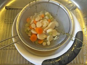 Кейл в ореховом соусе с рисом
