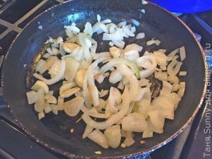 Кейл в ореховом соусе с рисом