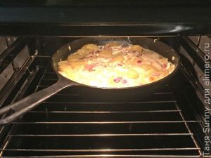 Фриттата с картошкой и копченой грудинкой